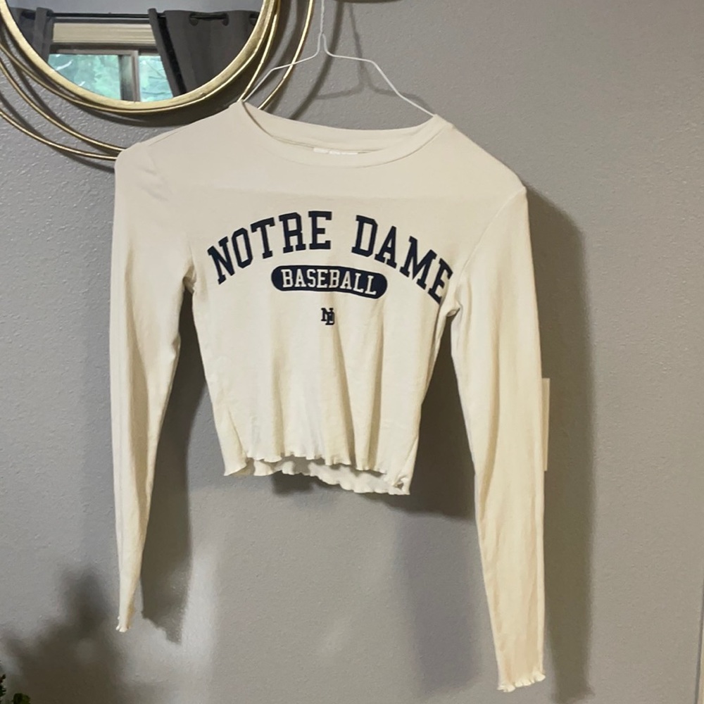 Cropped long sleeve graphic tee
